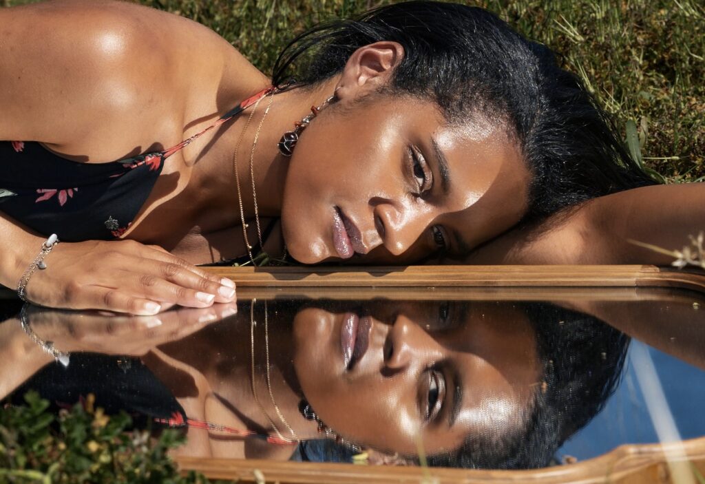 DEJA RENEE – FALLING( LOSE MY MIND)