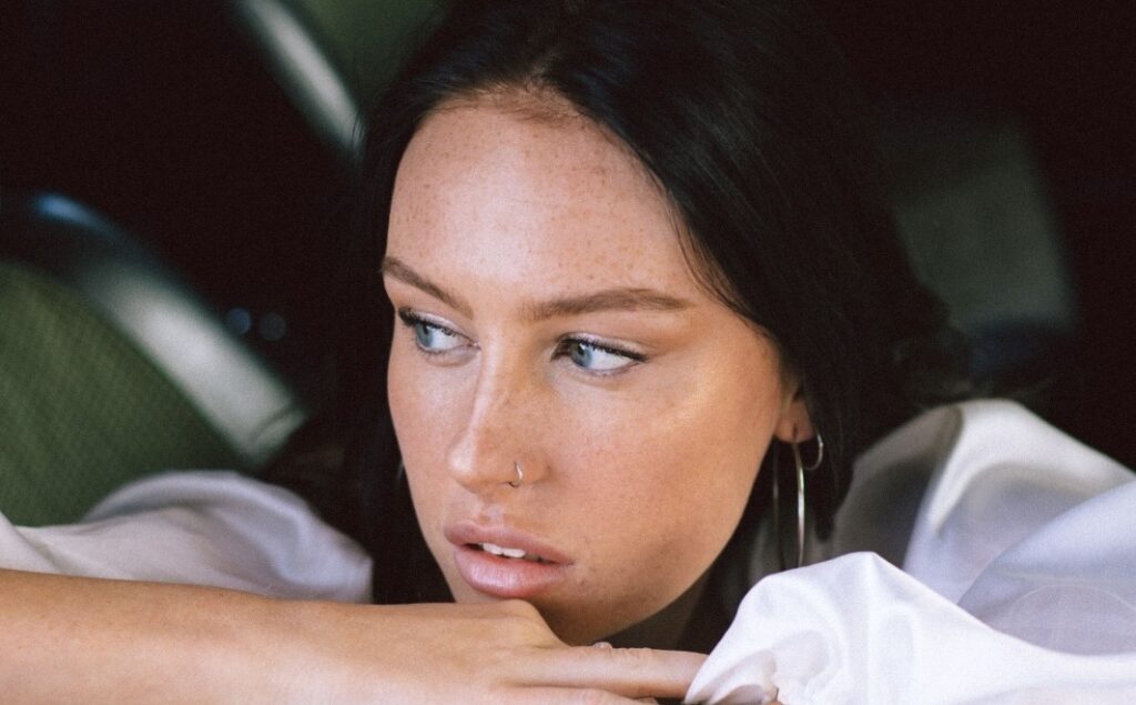 OLIVIA COX – BURN THE BOAT